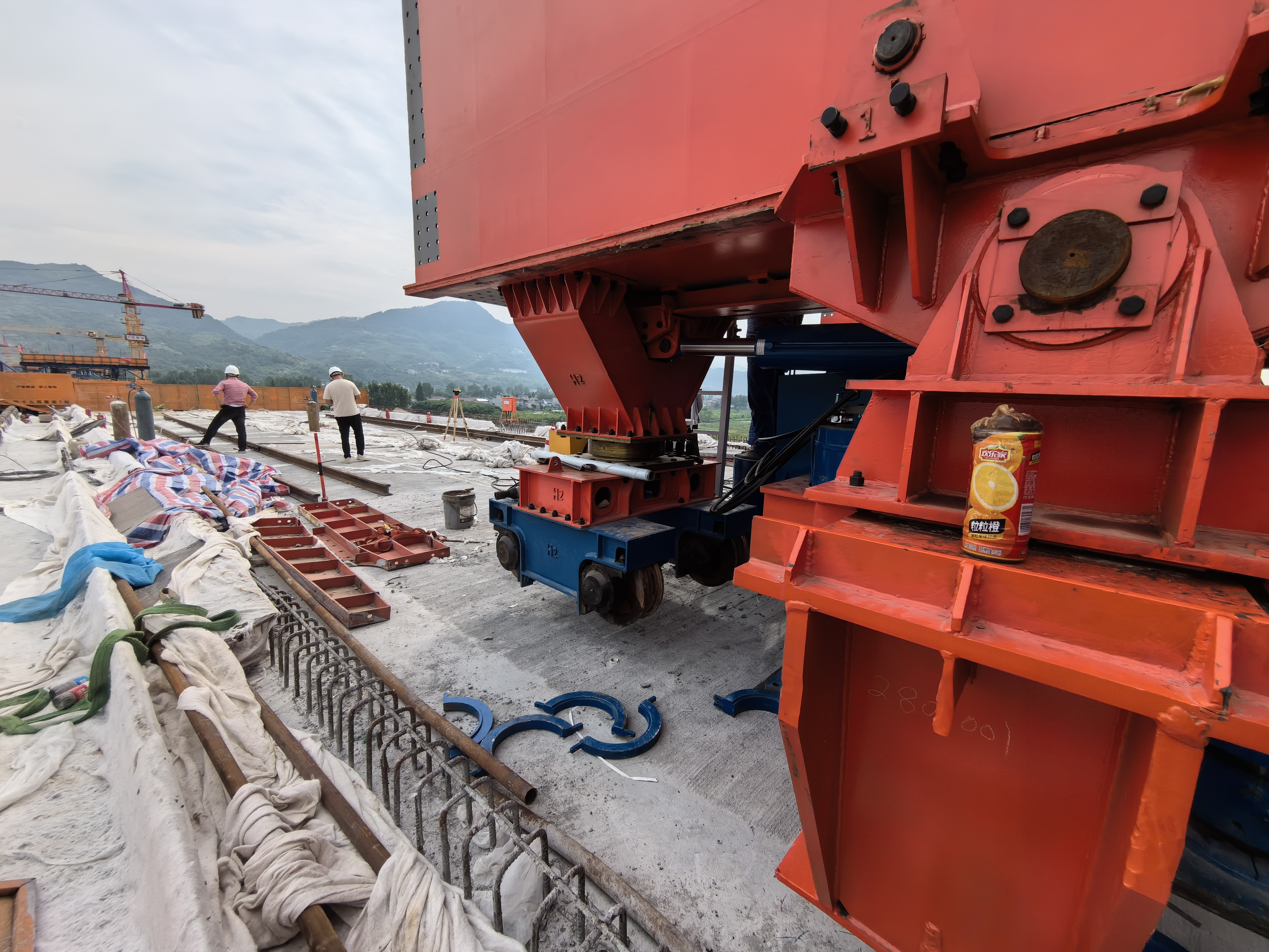 云南曲靖移动模架厂家 上行式移动模架原位拼装与预压标准化作业流程